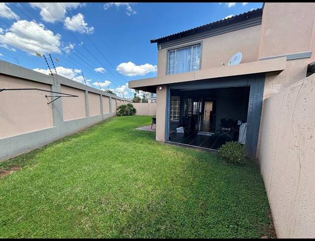 2 BEDROOM TOWNHOUSE FOR SALE IN ANNLIN